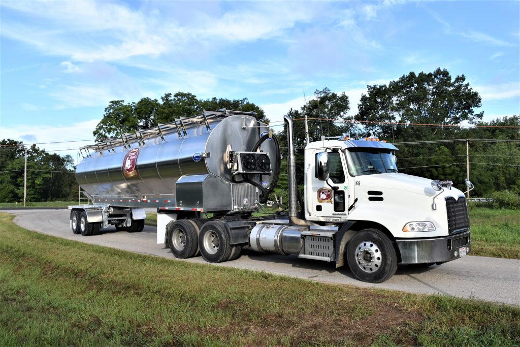 Bulk Feed Trailers - Hensley Fabricating & Equipment, Inc.